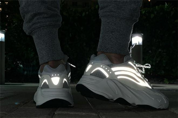 yeezy 700 v2反光真假對比 椰子700反光款真假辨別
