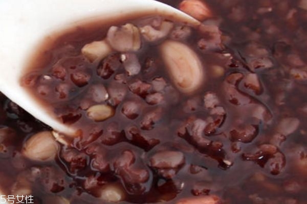 每天吃黑米能減肥嗎 喝黑米粥減肥的注意事項(xiàng) 每天吃黑米能減肥嗎 喝黑米粥減肥的注意事項(xiàng)