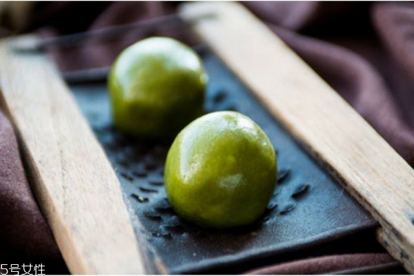 青團(tuán)的營養(yǎng)價(jià)值及功效 吃青團(tuán)時(shí)的四個(gè)注意 青團(tuán)的營養(yǎng)價(jià)值及功效 吃青團(tuán)時(shí)的四個(gè)注意