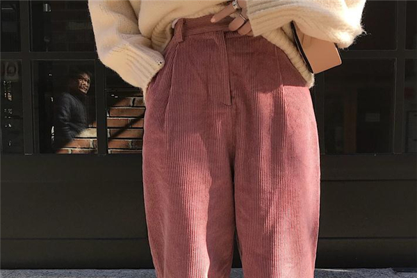 燈芯絨和條絨的區(qū)別 是一個(gè)概念 燈芯絨和條絨的區(qū)別 是一個(gè)概念