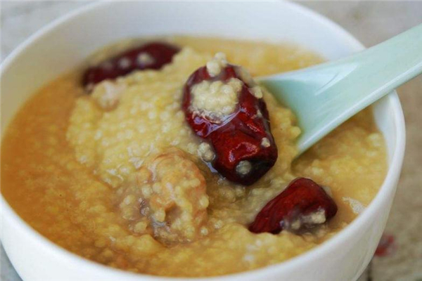 紅棗小米粥的功效與作用 好處非常多 紅棗小米粥的功效與作用 好處非常多