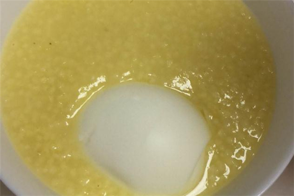 小米粥煮雞蛋的做法 步驟很簡單 小米粥煮雞蛋的做法 步驟很簡單