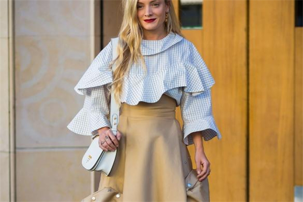 卡其色裙子配什么上衣 日系風(fēng)格混搭技巧 卡其色裙子配什么上衣 日系風(fēng)格混搭技巧