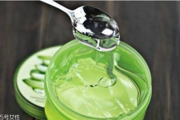 晚上蘆薈膠的使用順序 晚上擦蘆薈膠的禁忌 晚上蘆薈膠的使用順序 晚上擦蘆薈膠的禁忌