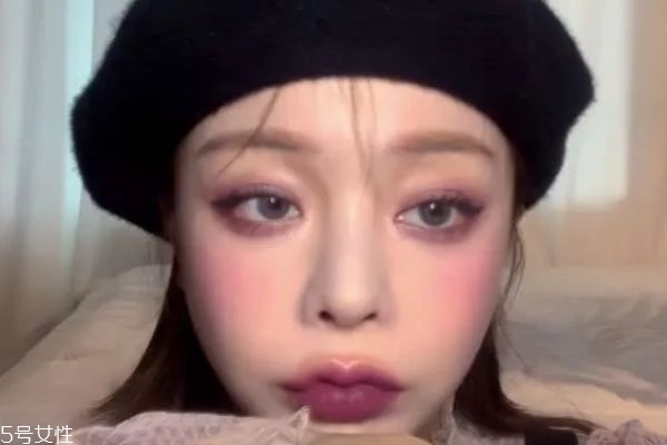 嬌蘭小燈泡粉底液好用嗎 可持妝16h 嬌蘭小燈泡粉底液好用嗎 可持妝16h