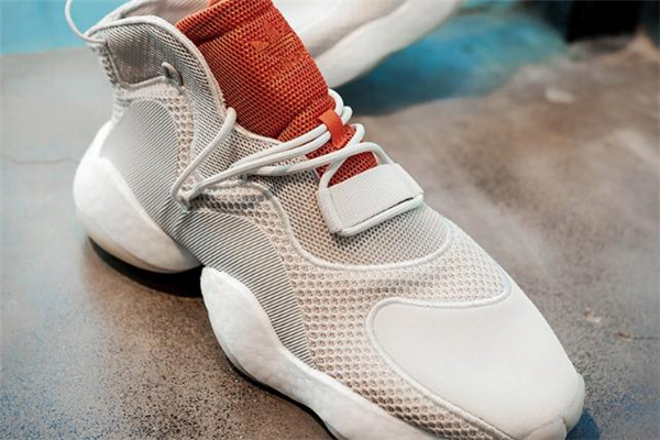 阿迪達(dá)斯byw什么意思 阿迪達(dá)斯天足籃球鞋測(cè)評(píng) 阿迪達(dá)斯byw什么意思 阿迪達(dá)斯天足籃球鞋測(cè)評(píng)