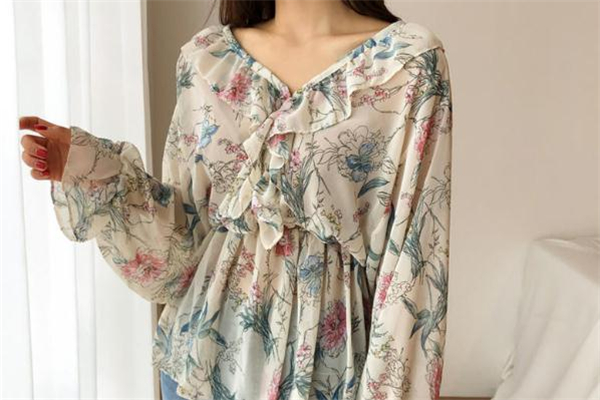 手臂粗的女生適合穿什么 春季顯瘦搭配技巧 手臂粗的女生適合穿什么 春季顯瘦搭配技巧