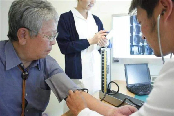 左右手血壓不一樣是怎么回事 左右手血壓不一樣是怎么回事