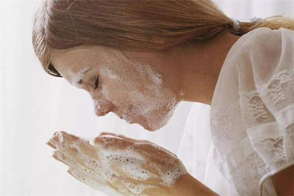 你知道,皮膚清潔的重要性么 你知道,皮膚清潔的重要性么