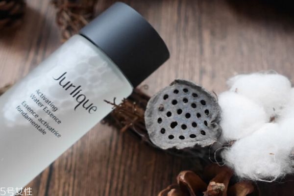 茱莉蔻精華水好用嗎 茱莉蔻精華水成分和功效 茱莉蔻精華水好用嗎 茱莉蔻精華水成分和功效