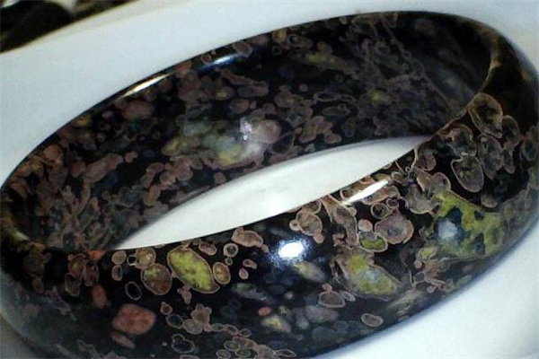 梅花玉手鐲價(jià)格 和等級(jí)有關(guān) 梅花玉手鐲價(jià)格 和等級(jí)有關(guān)