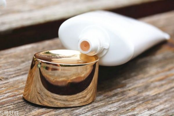 先隔離還是先bb 是bb霜好還是隔離霜好 先隔離還是先bb 是bb霜好還是隔離霜好