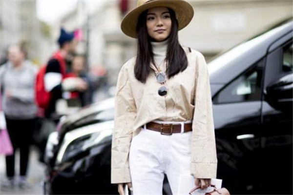 白色牛仔褲配什么上衣 清爽穿搭技巧 白色牛仔褲配什么上衣 清爽穿搭技巧