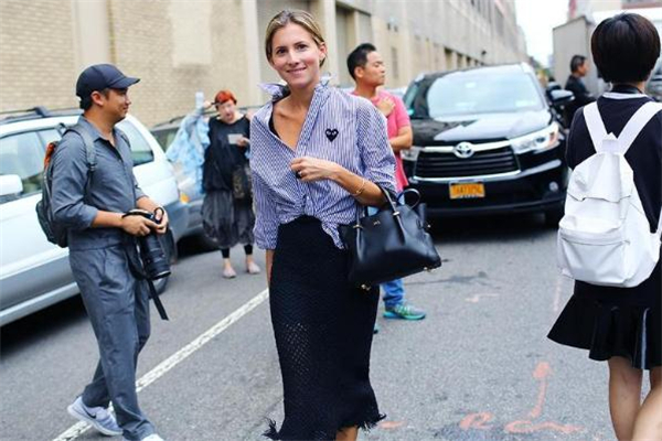 藍色襯衫怎么搭配好看 襯衫穿搭新花樣