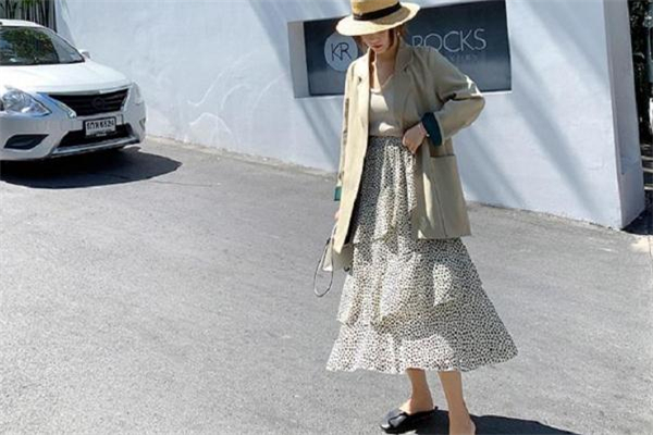 連衣裙怎么搭配外套好看 春季連衣裙搭配 連衣裙怎么搭配外套好看 春季連衣裙搭配