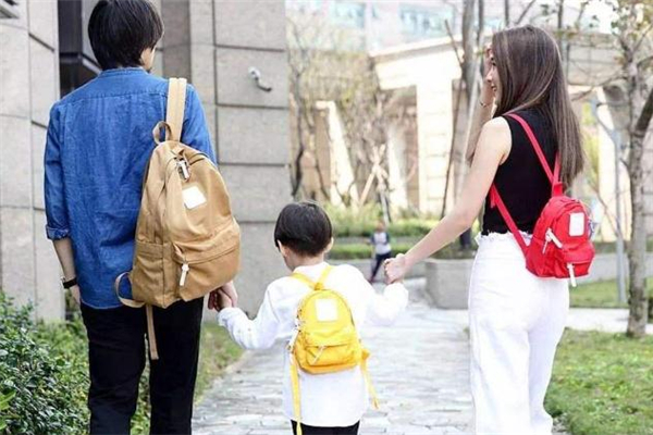 cilocala雙肩包價(jià)格 ins爆款彩虹雙肩包 cilocala雙肩包價(jià)格 ins爆款彩虹雙肩包