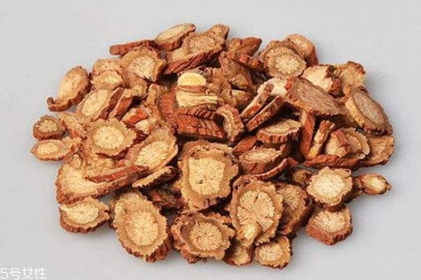 丹參泡水可長期喝嗎 丹參泡水喝一天喝多少 丹參泡水可長期喝嗎 丹參泡水喝一天喝多少