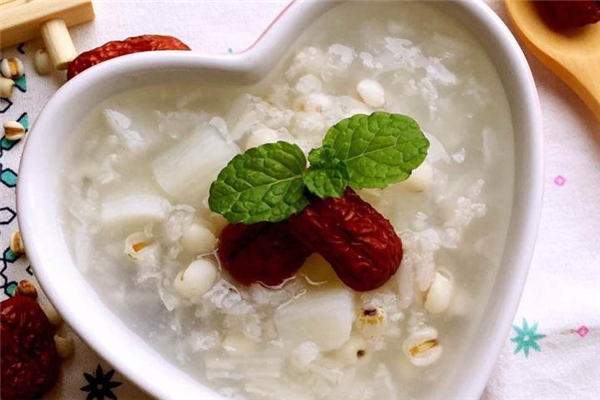 山藥薏米粥的功效與作用 健脾養(yǎng)胃 山藥薏米粥的功效與作用 健脾養(yǎng)胃