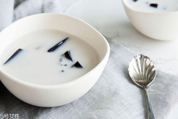 龜苓膏太稀怎么補(bǔ)救 龜苓膏的副作用 龜苓膏太稀怎么補(bǔ)救 龜苓膏的副作用