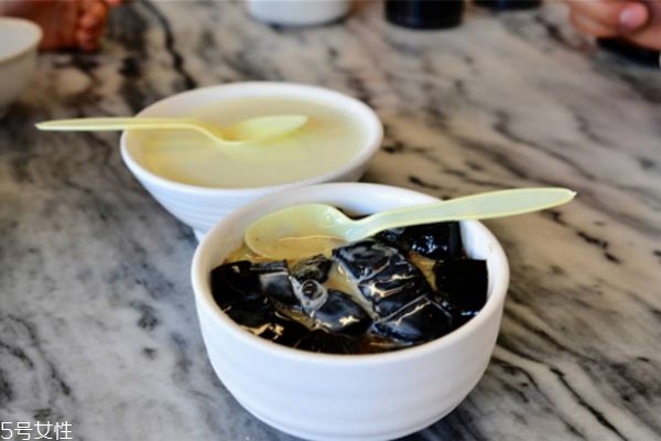 龜苓膏太稀怎么補(bǔ)救 龜苓膏的副作用 龜苓膏太稀怎么補(bǔ)救 龜苓膏的副作用