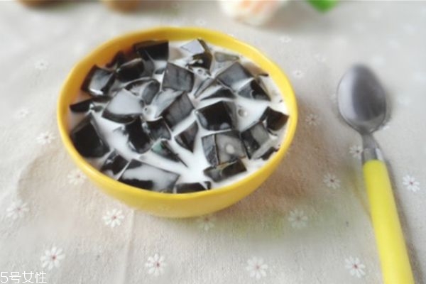 龜苓膏太稀怎么補(bǔ)救 龜苓膏的副作用 龜苓膏太稀怎么補(bǔ)救 龜苓膏的副作用