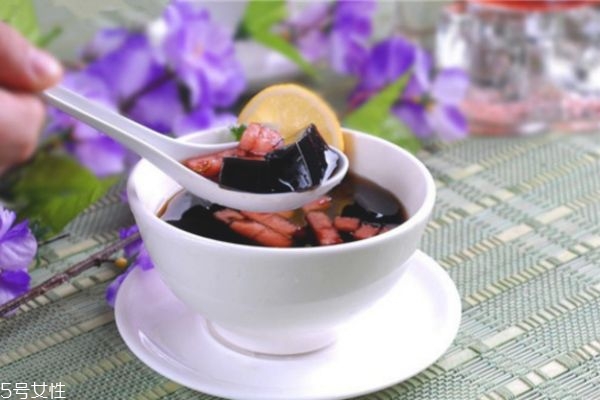 龜苓膏太稀怎么補(bǔ)救 龜苓膏的副作用 龜苓膏太稀怎么補(bǔ)救 龜苓膏的副作用