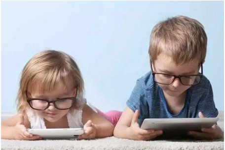 補充葉黃素助于孩子預(yù)防近視加深-兒童葉黃素哪個牌子好