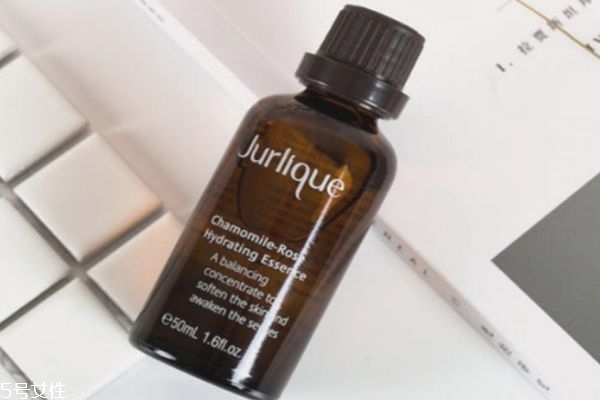 洋甘菊精華液怎么使用 洋甘菊精華液的功效與作用 洋甘菊精華液怎么使用 洋甘菊精華液的功效與作用