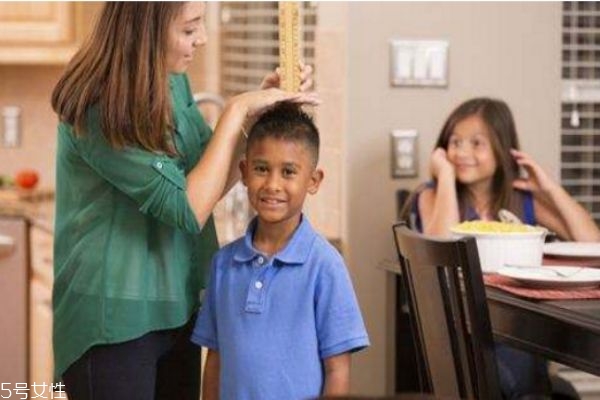 兒童想要長(zhǎng)高這些營(yíng)養(yǎng)少不了 兒童想要長(zhǎng)高這些營(yíng)養(yǎng)少不了