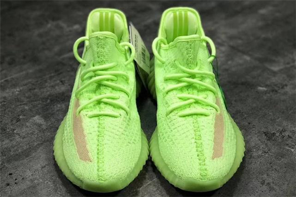 yeezy 350 v2 gid glow實(shí)物諜照 夜光椰子350發(fā)售信息 yeezy 350 v2 gid glow實(shí)物諜照 夜光椰子350發(fā)售信息