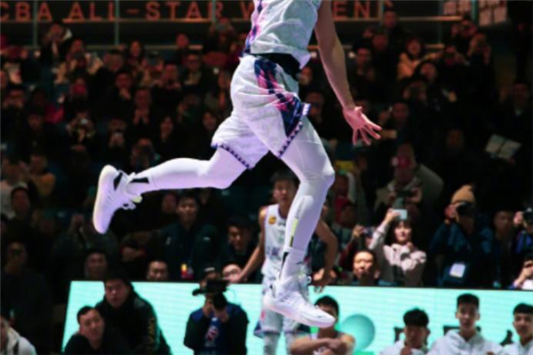 李寧音速7和馭帥11哪個(gè)好 音速7和馭帥11對比測評 李寧音速7和馭帥11哪個(gè)好 音速7和馭帥11對比測評