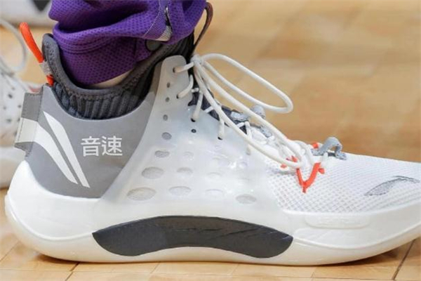 李寧音速7和全城7哪個好 音速7和全城7對比測評 李寧音速7和全城7哪個好 音速7和全城7對比測評