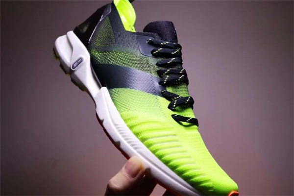 李寧超輕16多少錢(qián) 超輕16代跑鞋價(jià)格 李寧超輕16多少錢(qián) 超輕16代跑鞋價(jià)格