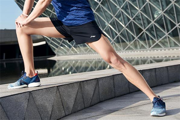 李寧超輕16多重 超輕16代跑鞋重量 李寧超輕16多重 超輕16代跑鞋重量