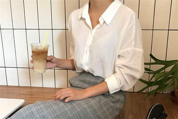 襯衫怎么扎進(jìn)褲子好看 襯衫的時(shí)尚穿法 襯衫怎么扎進(jìn)褲子好看 襯衫的時(shí)尚穿法