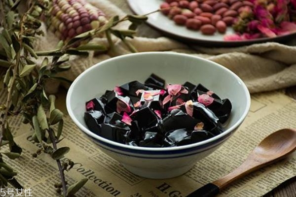 燒仙草的食用禁忌 燒仙草的危害 燒仙草的食用禁忌 燒仙草的危害