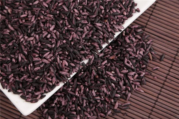 紫米粥的做法 養(yǎng)生人士的最愛 紫米粥的做法 養(yǎng)生人士的最愛