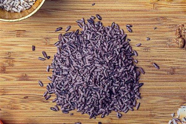紫米粥的做法 養(yǎng)生人士的最愛 紫米粥的做法 養(yǎng)生人士的最愛