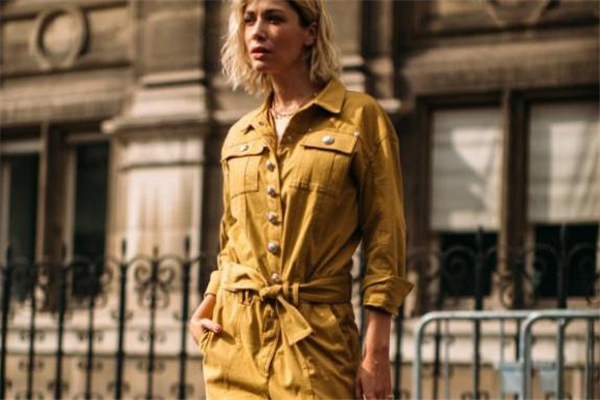 工裝連體褲什么顏色好看 春季酷炫穿搭 工裝連體褲什么顏色好看 春季酷炫穿搭