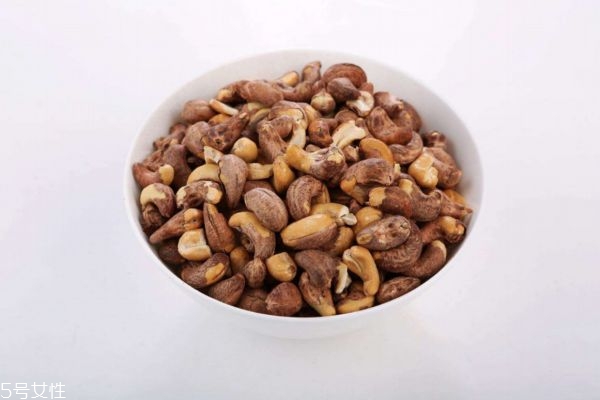 什么是炭燒腰果 炭燒腰果的功效與作用 什么是炭燒腰果 炭燒腰果的功效與作用