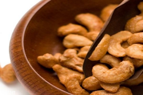 什么是炭燒腰果 炭燒腰果的功效與作用 什么是炭燒腰果 炭燒腰果的功效與作用