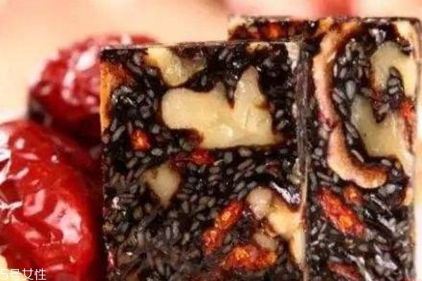 阿膠糕吃多了會上火嗎 服用阿膠糕要注意 阿膠糕吃多了會上火嗎 服用阿膠糕要注意