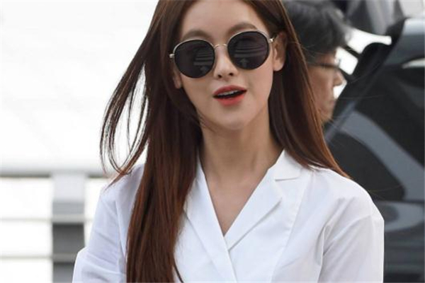 菲拉格慕墨鏡多少錢(qián) 輕奢級(jí)太陽(yáng)鏡典范 菲拉格慕墨鏡多少錢(qián) 輕奢級(jí)太陽(yáng)鏡典范