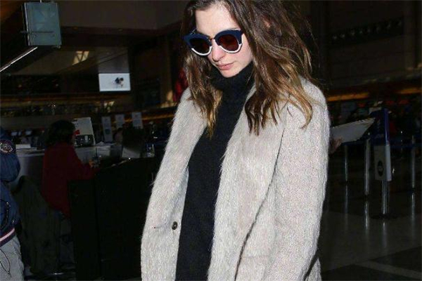 菲拉格慕墨鏡多少錢(qián) 輕奢級(jí)太陽(yáng)鏡典范 菲拉格慕墨鏡多少錢(qián) 輕奢級(jí)太陽(yáng)鏡典范