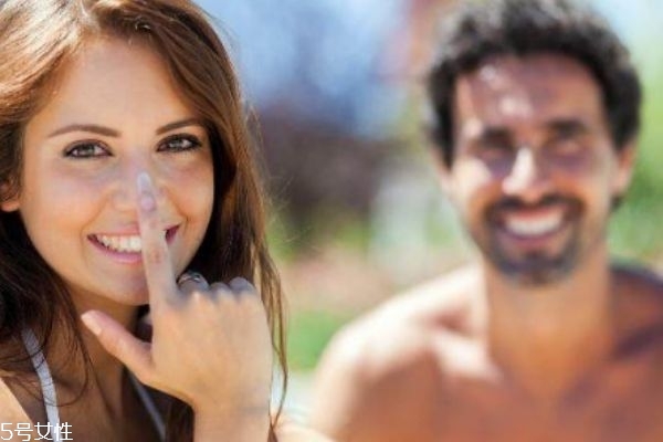 陰天要涂防曬霜嗎 如何正確使用防曬霜 陰天要涂防曬霜嗎 如何正確使用防曬霜