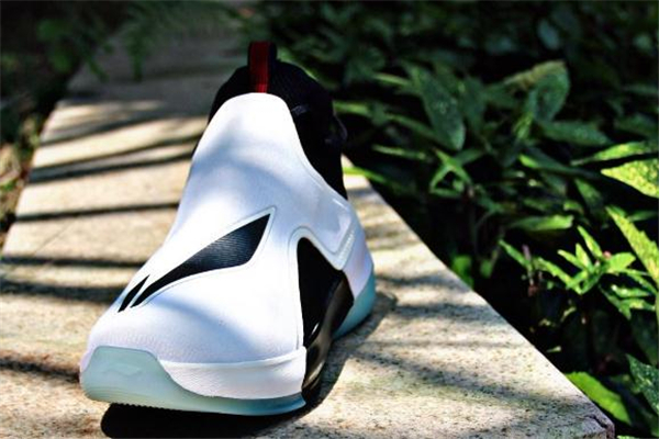 李寧馭帥12適合后衛(wèi)嗎 建議配精英襪 李寧馭帥12適合后衛(wèi)嗎 建議配精英襪