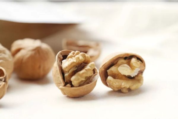 薄皮核桃價(jià)格多少錢一斤 薄皮核桃的功效與作用 薄皮核桃價(jià)格多少錢一斤 薄皮核桃的功效與作用