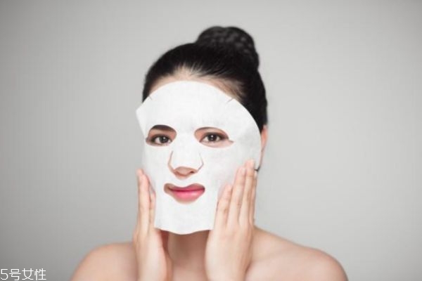 敷完面膜后過多久洗臉 敷完面膜后需不需要馬上洗臉 敷完面膜后過多久洗臉 敷完面膜后需不需要馬上洗臉