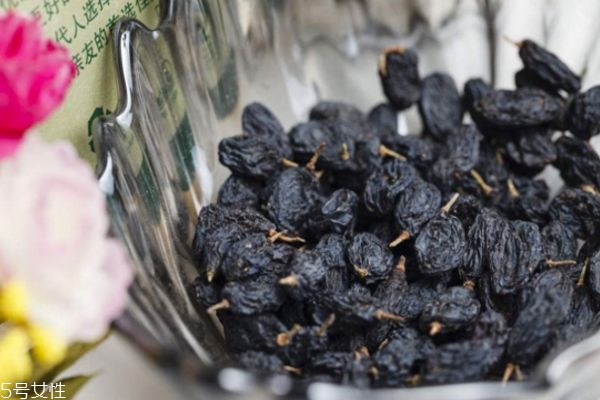 哪些人群不宜吃葡萄干 葡萄干食用禁忌 哪些人群不宜吃葡萄干 葡萄干食用禁忌