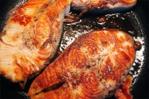 三文魚怎么煎好吃 三文魚煎法 三文魚怎么煎好吃 三文魚煎法